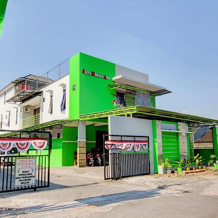 Super Oyo 93012 Griya Kencana Asri Syariah Lawean ภายนอก รูปภาพ