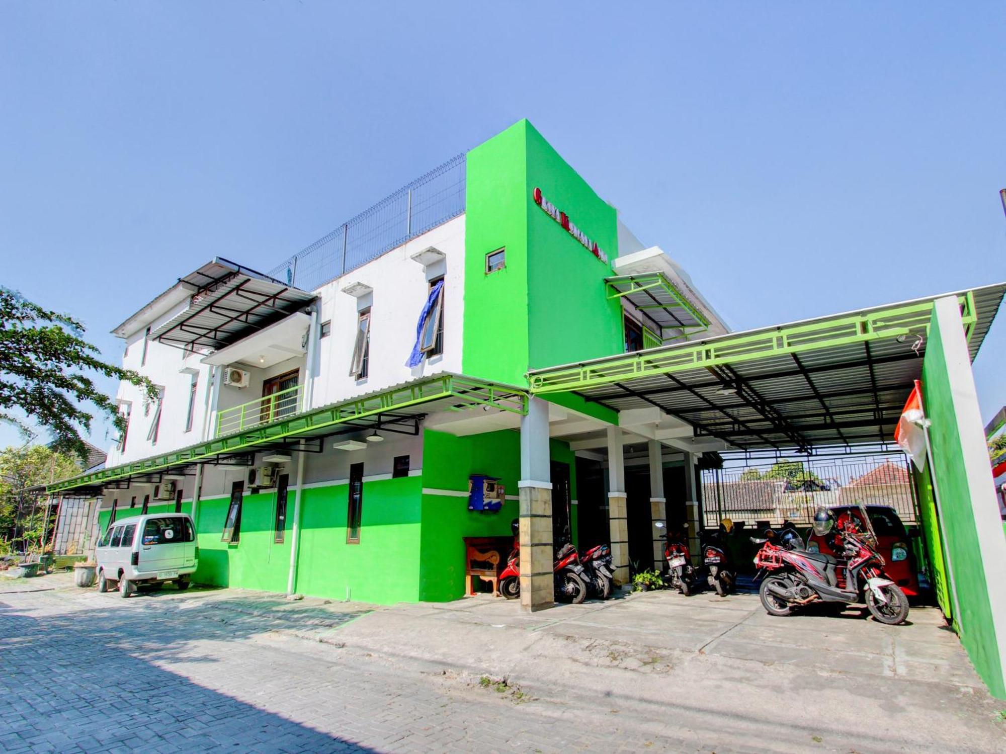 Super Oyo 93012 Griya Kencana Asri Syariah Lawean ภายนอก รูปภาพ