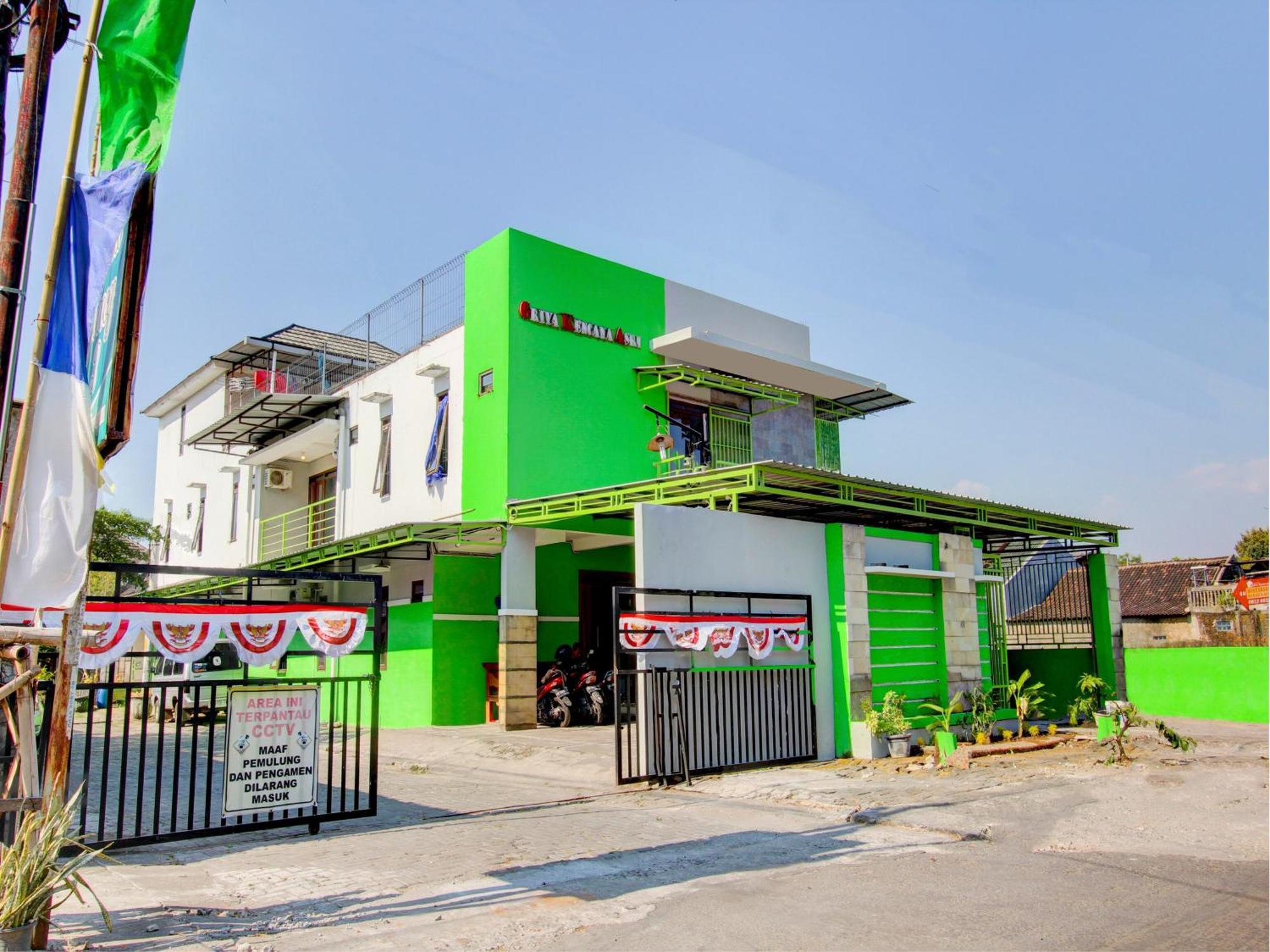 Super Oyo 93012 Griya Kencana Asri Syariah Lawean ภายนอก รูปภาพ