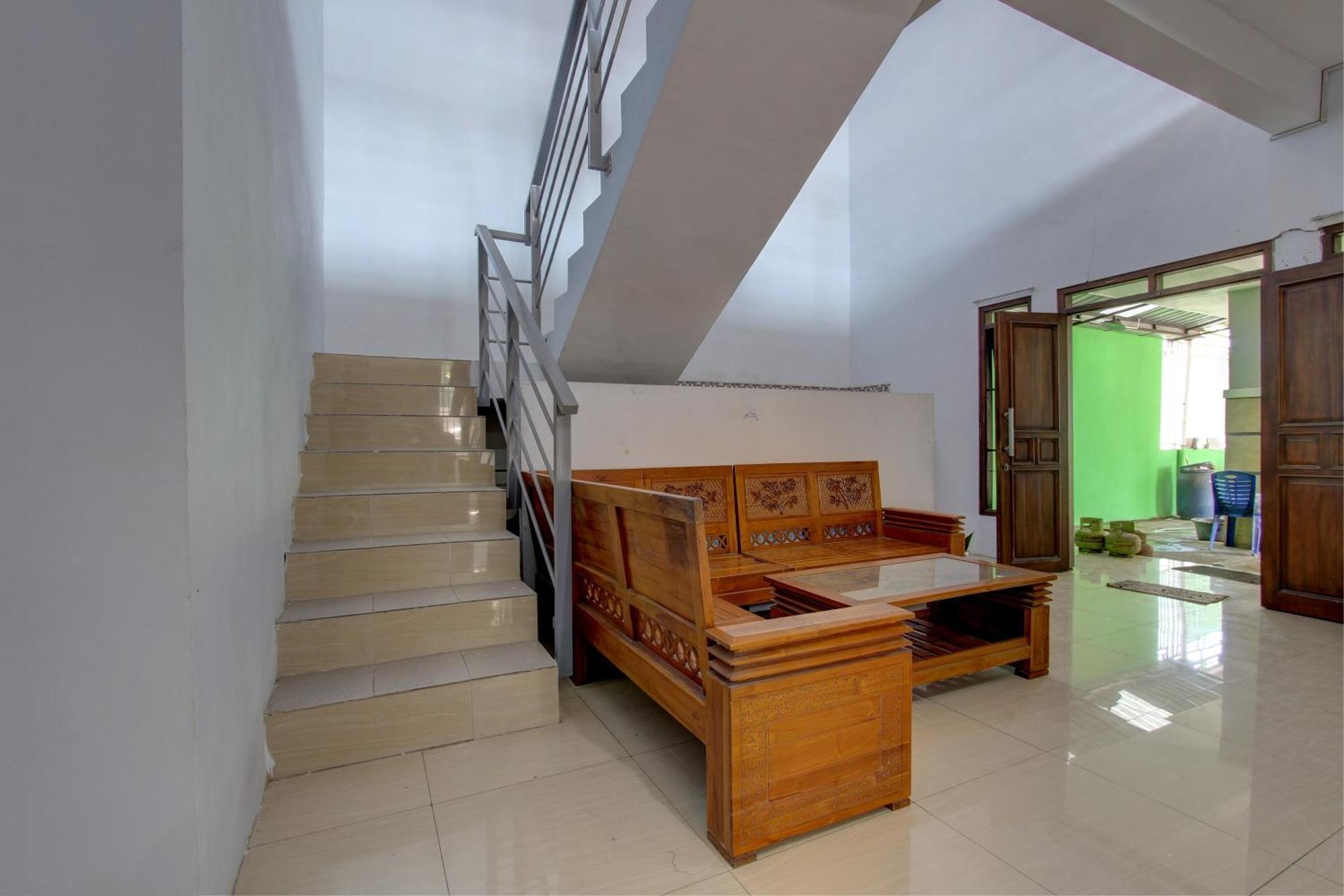 Super Oyo 93012 Griya Kencana Asri Syariah Lawean ภายนอก รูปภาพ