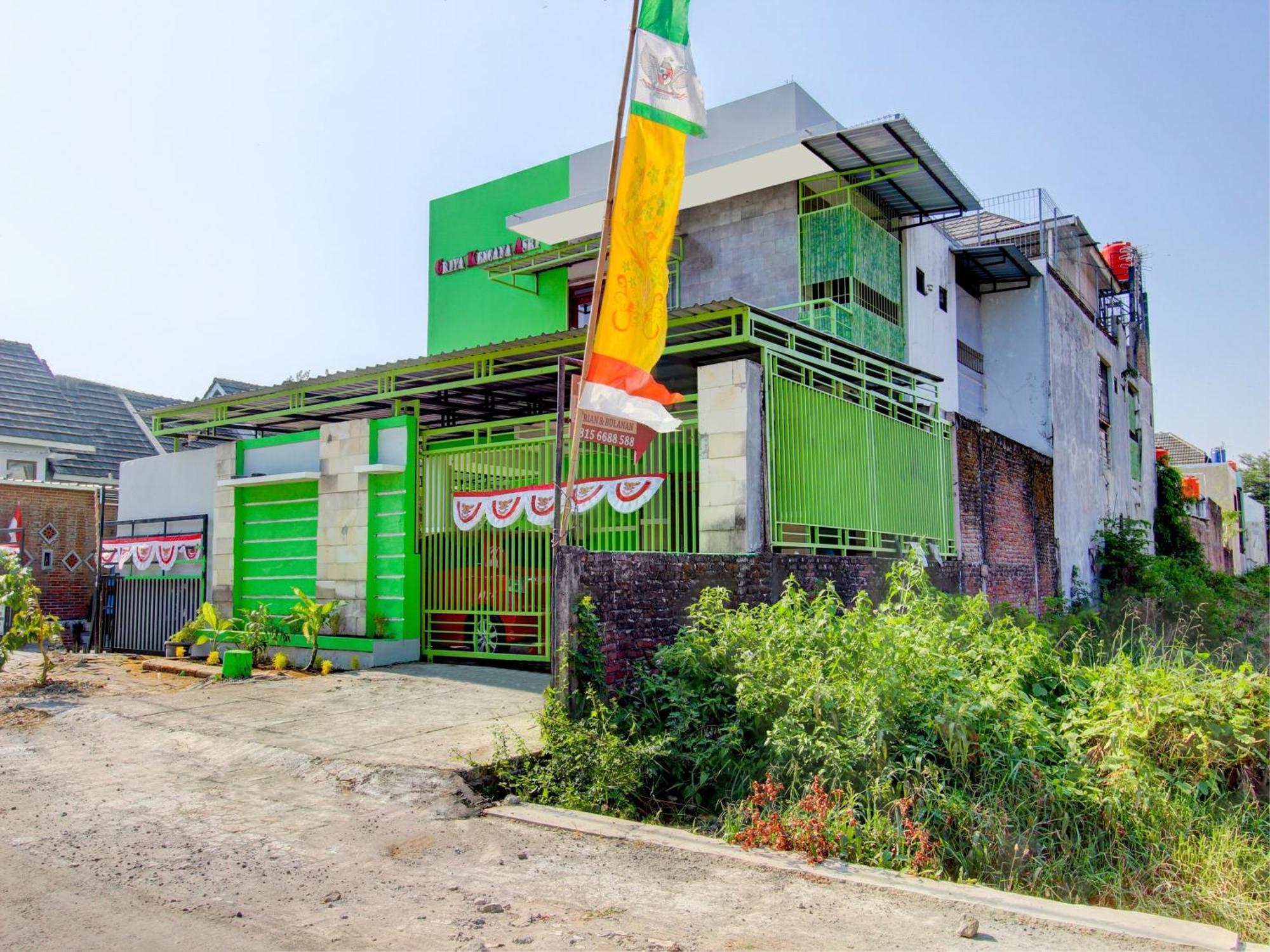 Super Oyo 93012 Griya Kencana Asri Syariah Lawean ภายนอก รูปภาพ