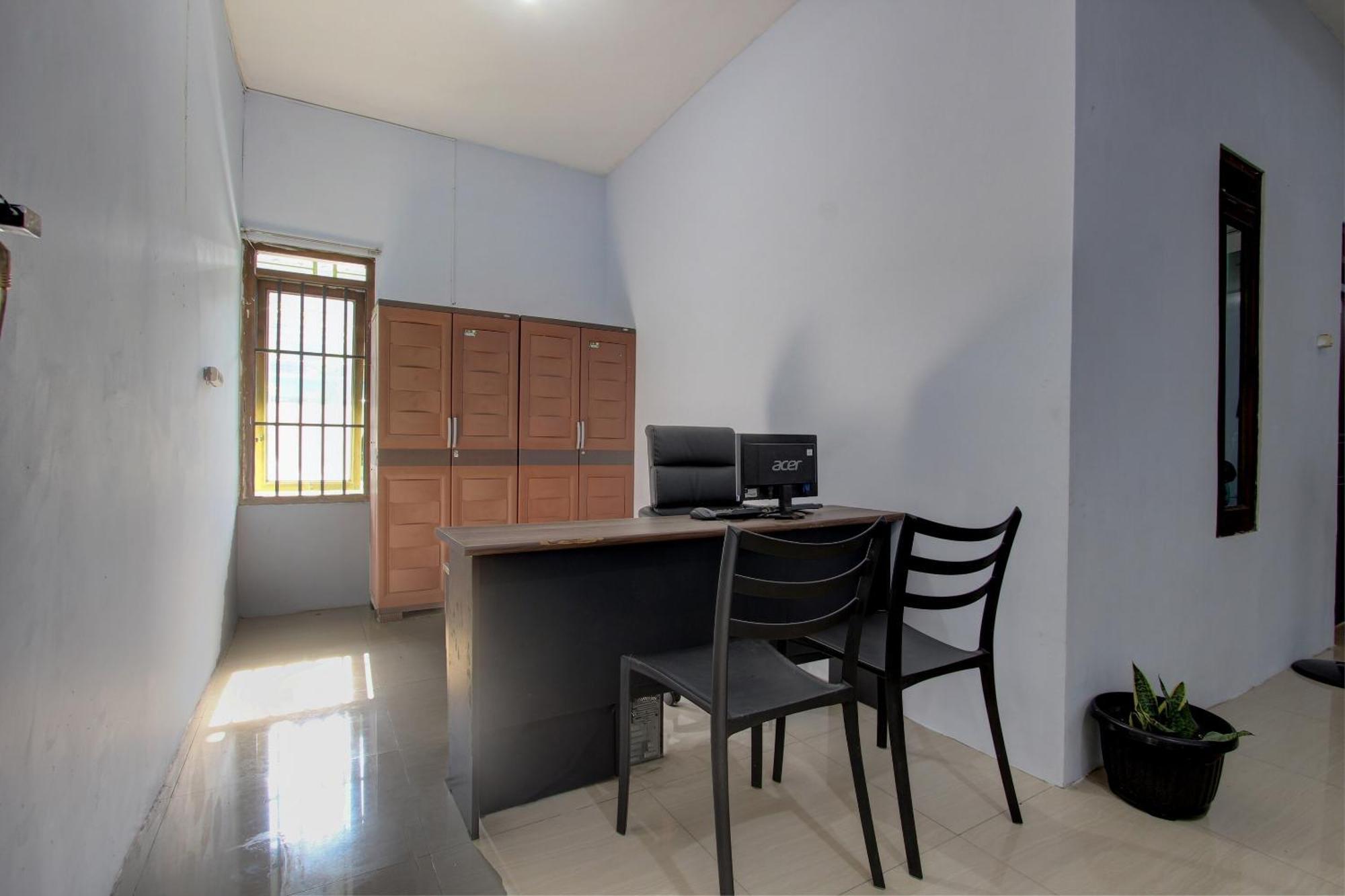 Super Oyo 93012 Griya Kencana Asri Syariah Lawean ภายนอก รูปภาพ
